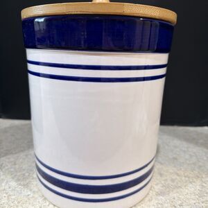 CRACKER BARREL Country Store HandPainted White/blue stripe Stoneware/ Lid 7 in